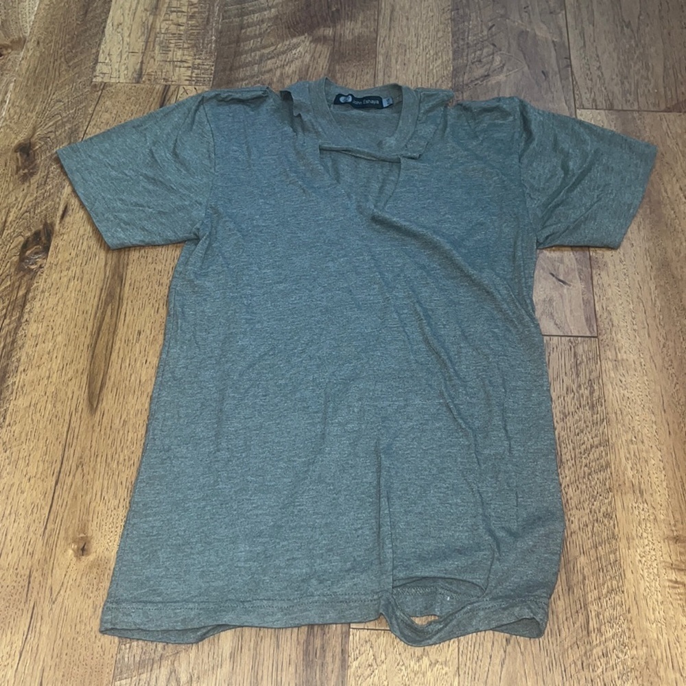 Josh Eshaya Woman’s Distressed Tee Size S